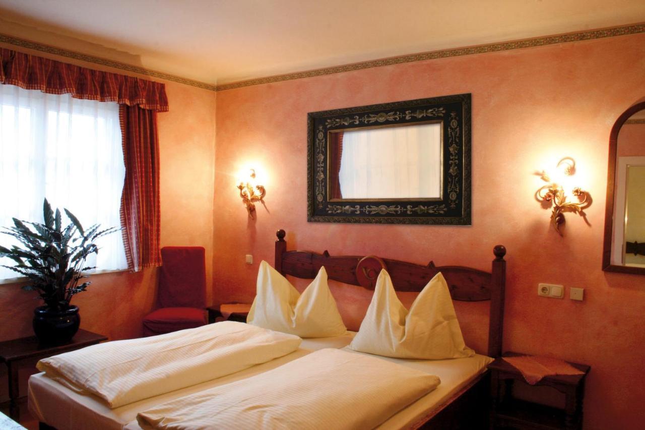 Großkirchheim Hotel Post מראה חיצוני תמונה