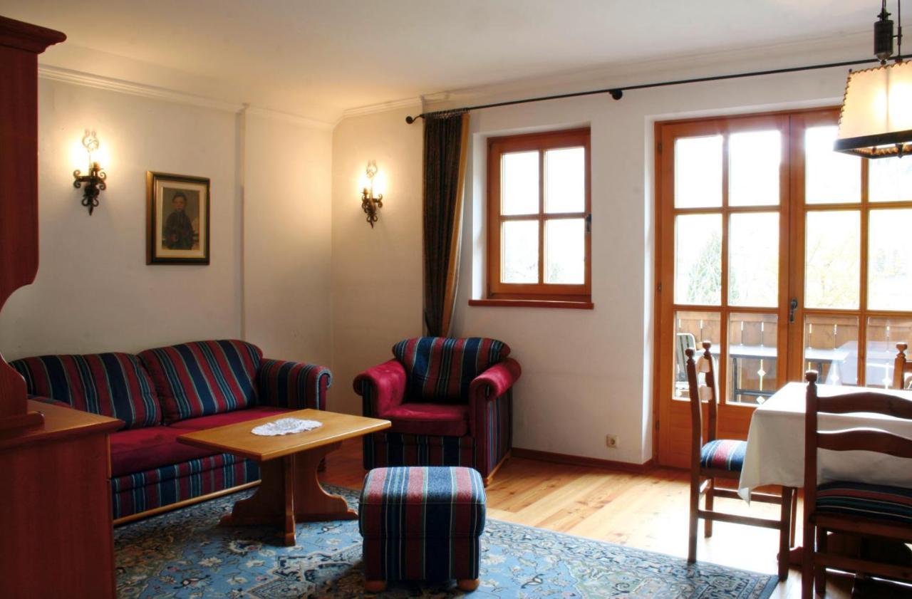 Großkirchheim Hotel Post מראה חיצוני תמונה