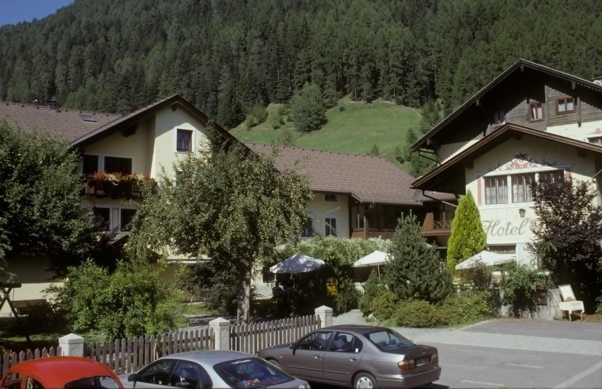 Großkirchheim Hotel Post מראה חיצוני תמונה