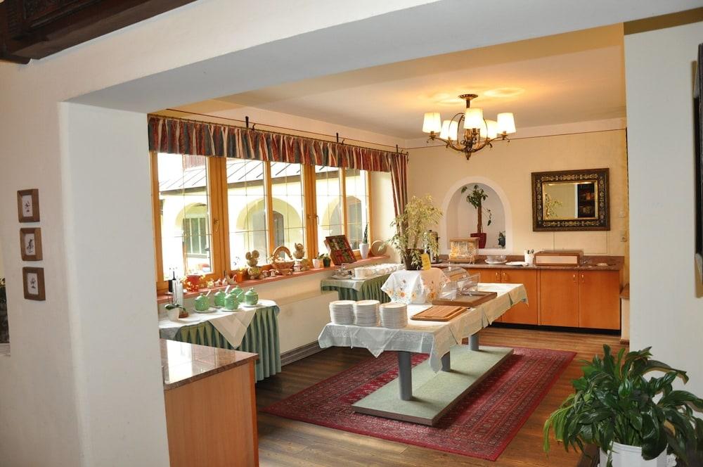 Großkirchheim Hotel Post מראה חיצוני תמונה