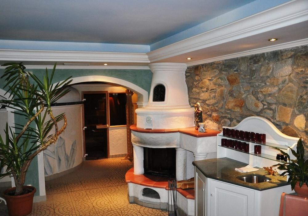Großkirchheim Hotel Post מראה חיצוני תמונה