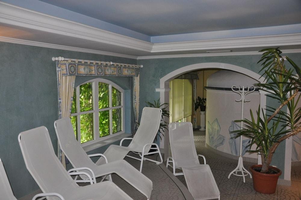 Großkirchheim Hotel Post מראה חיצוני תמונה
