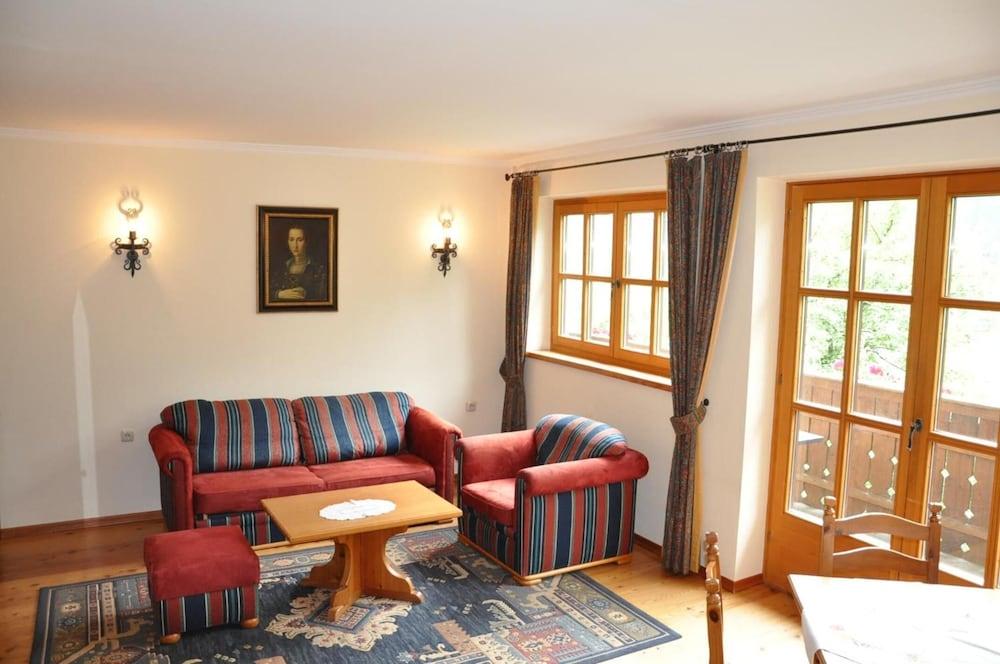 Großkirchheim Hotel Post מראה חיצוני תמונה