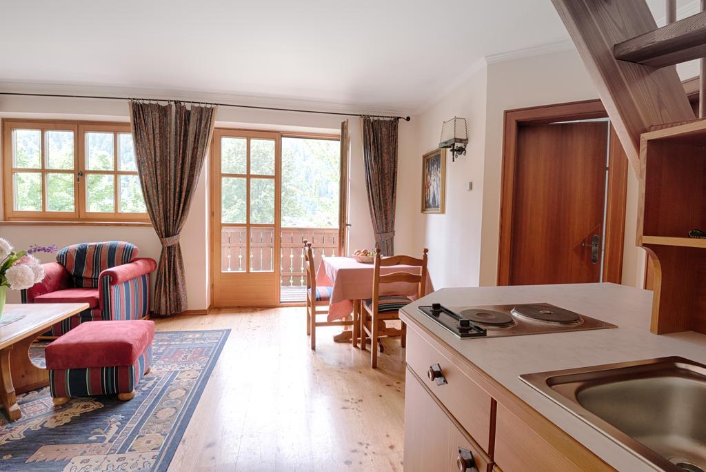 Großkirchheim Hotel Post מראה חיצוני תמונה