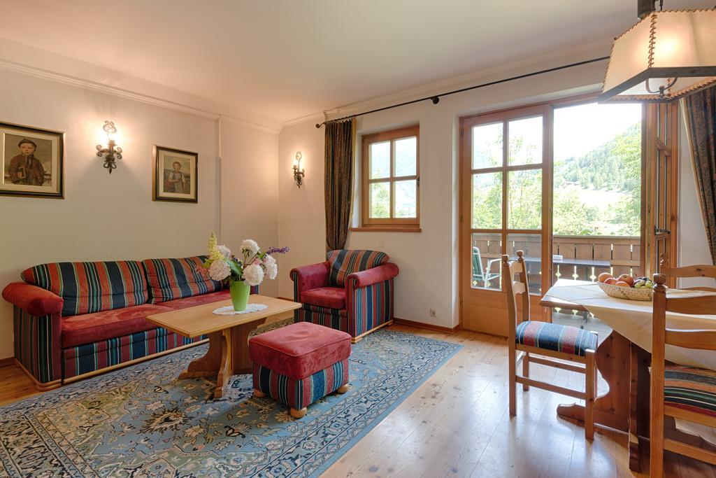 Großkirchheim Hotel Post מראה חיצוני תמונה