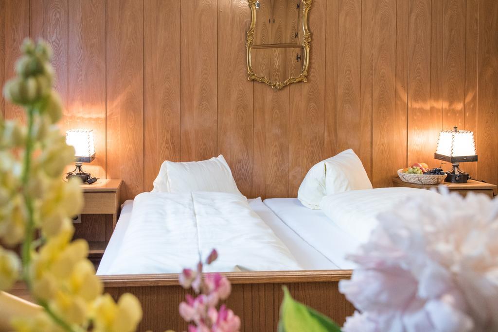 Großkirchheim Hotel Post מראה חיצוני תמונה