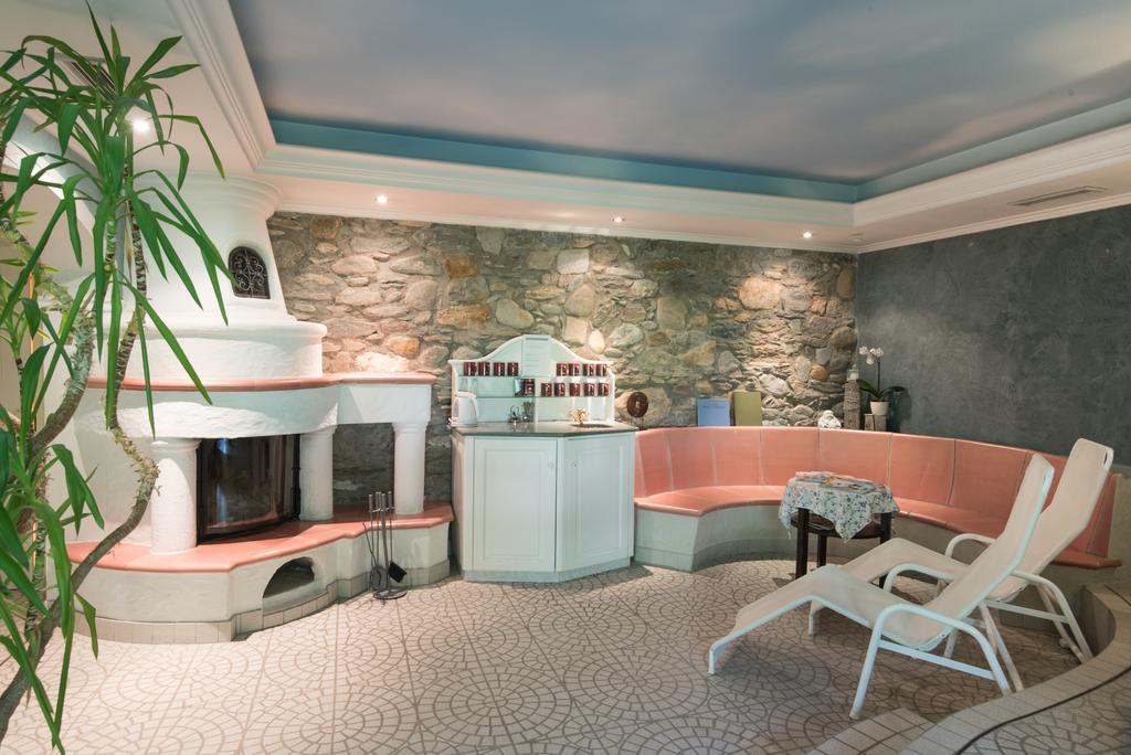 Großkirchheim Hotel Post מראה חיצוני תמונה