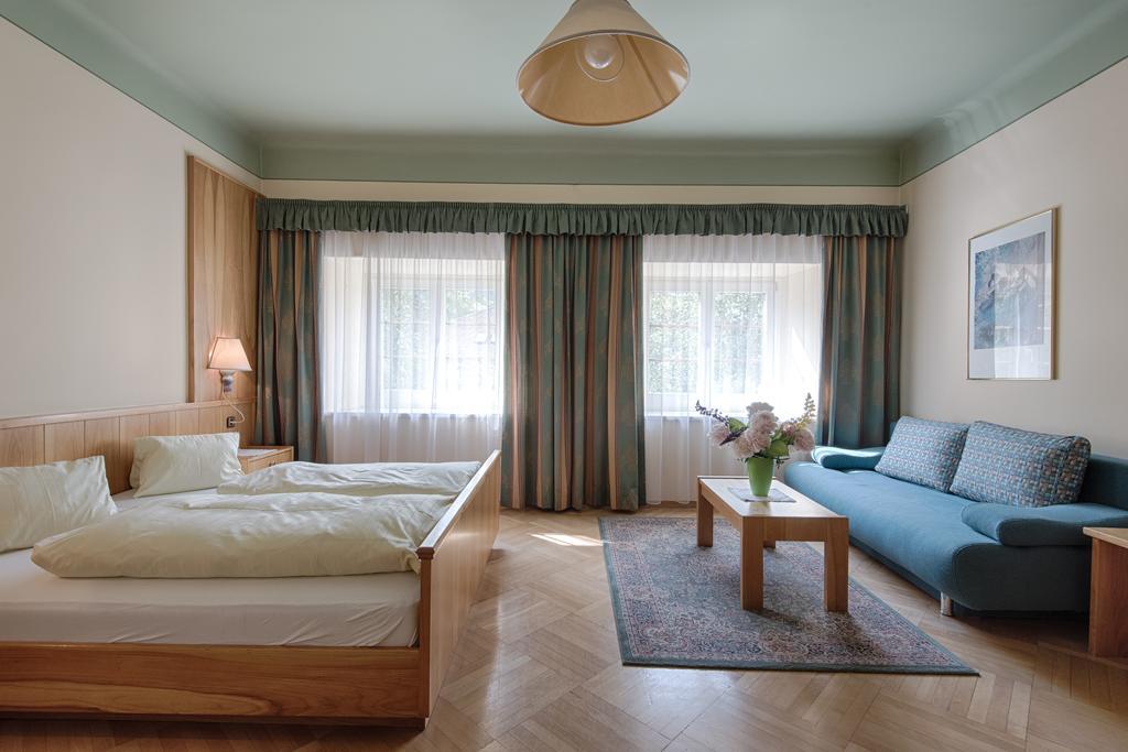 Großkirchheim Hotel Post מראה חיצוני תמונה