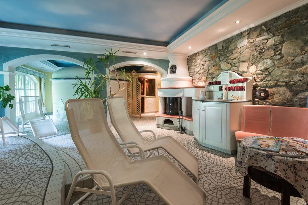 Großkirchheim Hotel Post מראה חיצוני תמונה