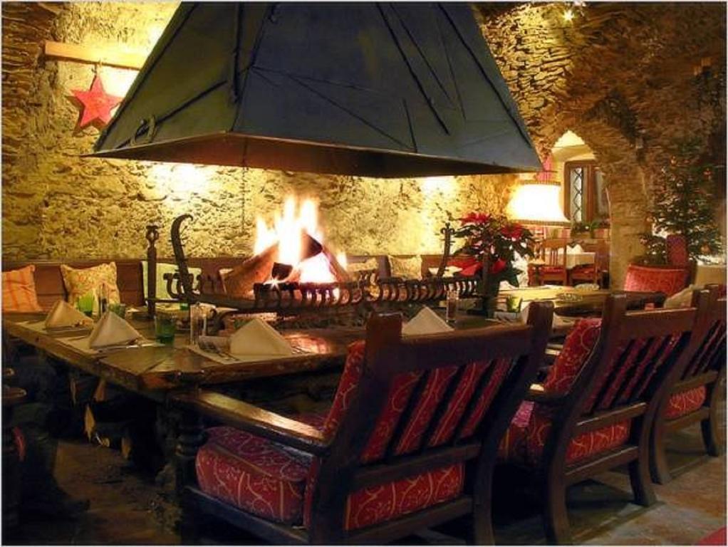 Großkirchheim Hotel Post מראה חיצוני תמונה